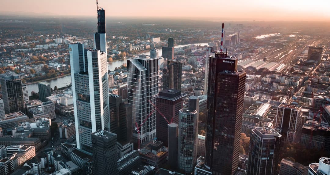 Frankfurt, https://unsplash.com/photos/GfpzJyfudE8